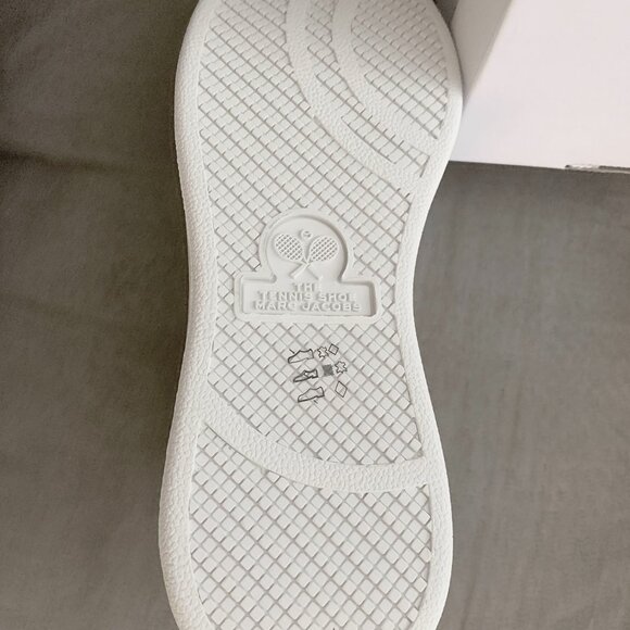 Marc Jacobs x Peanuts - Snoopy "The Tennis Shoe" White/Black Size: 9/39 - Picture 8 of 11